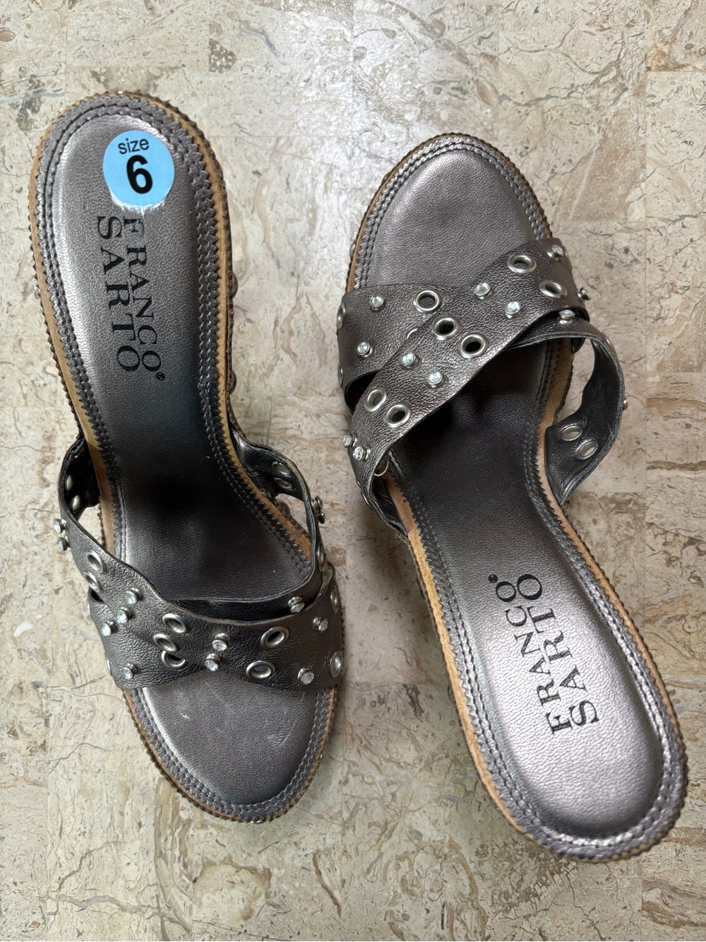 Elegant Metallic Leather Studded Sandals Wooden Platform Heel Size 6 M